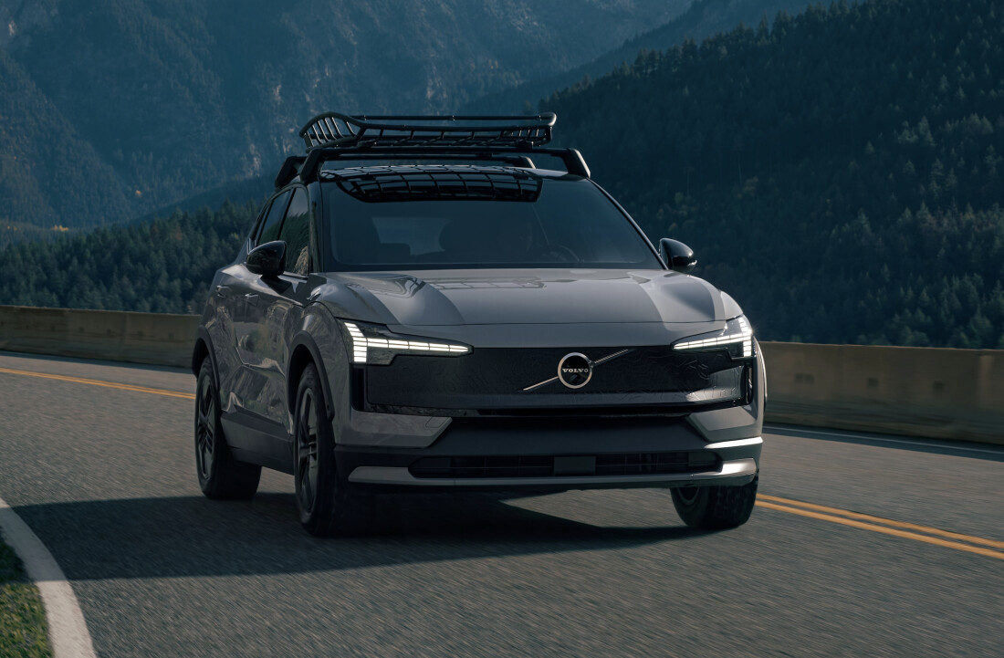 Volvo EX30 Cross Country exterior