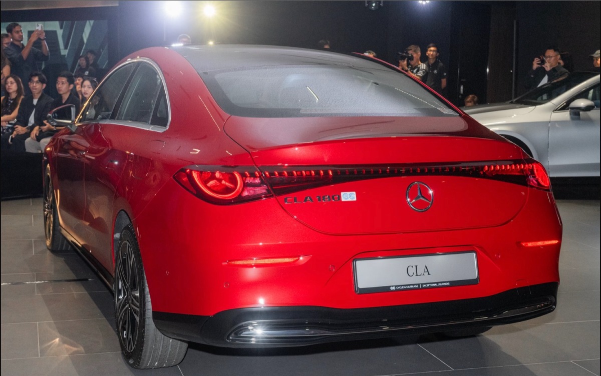 Mercedes-Benz CLA 200 4