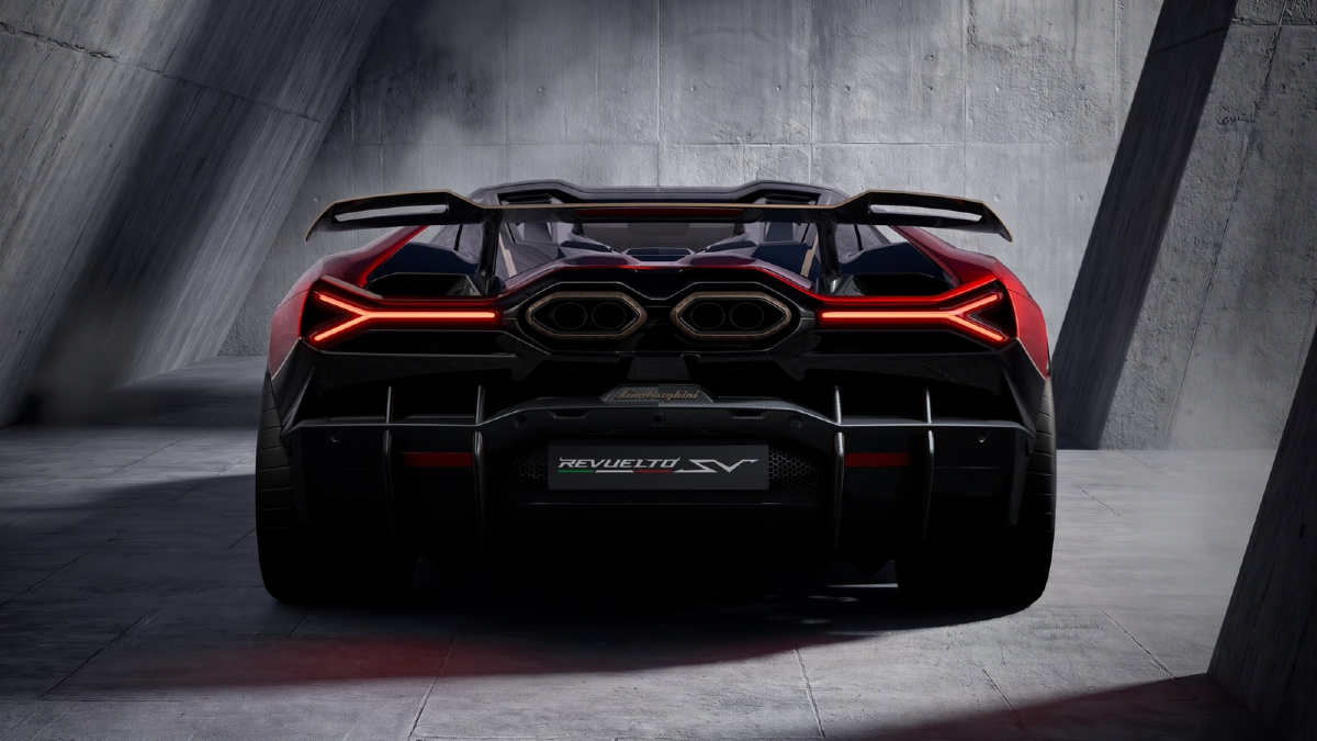 Lamborghini Revuelto 5