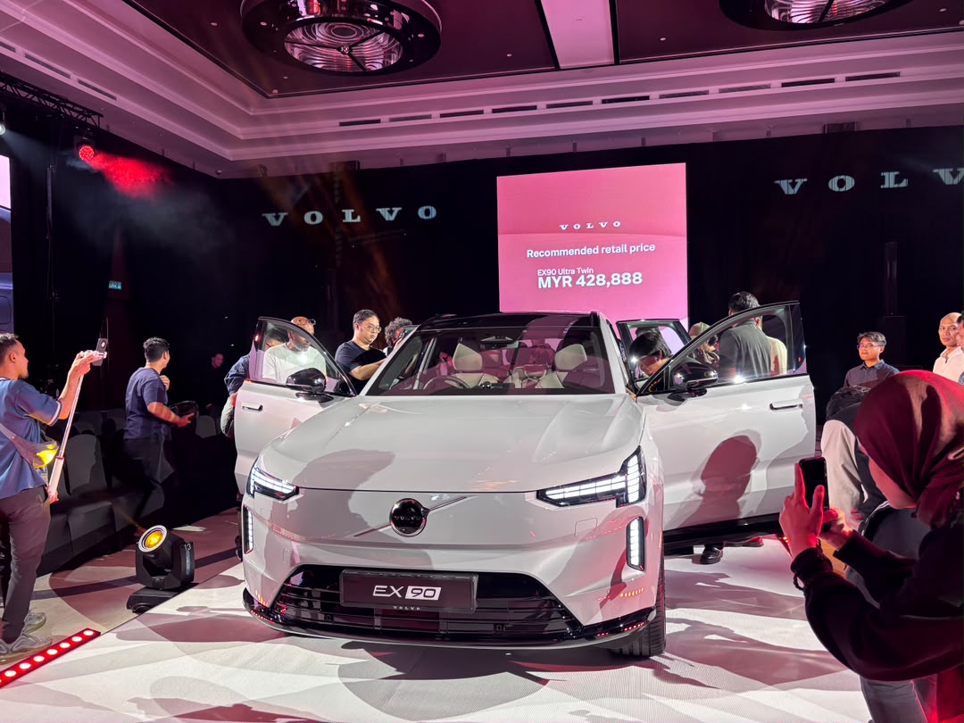 CarzAutomedia-SN-Volvo-EX90-Launched-1.jpeg