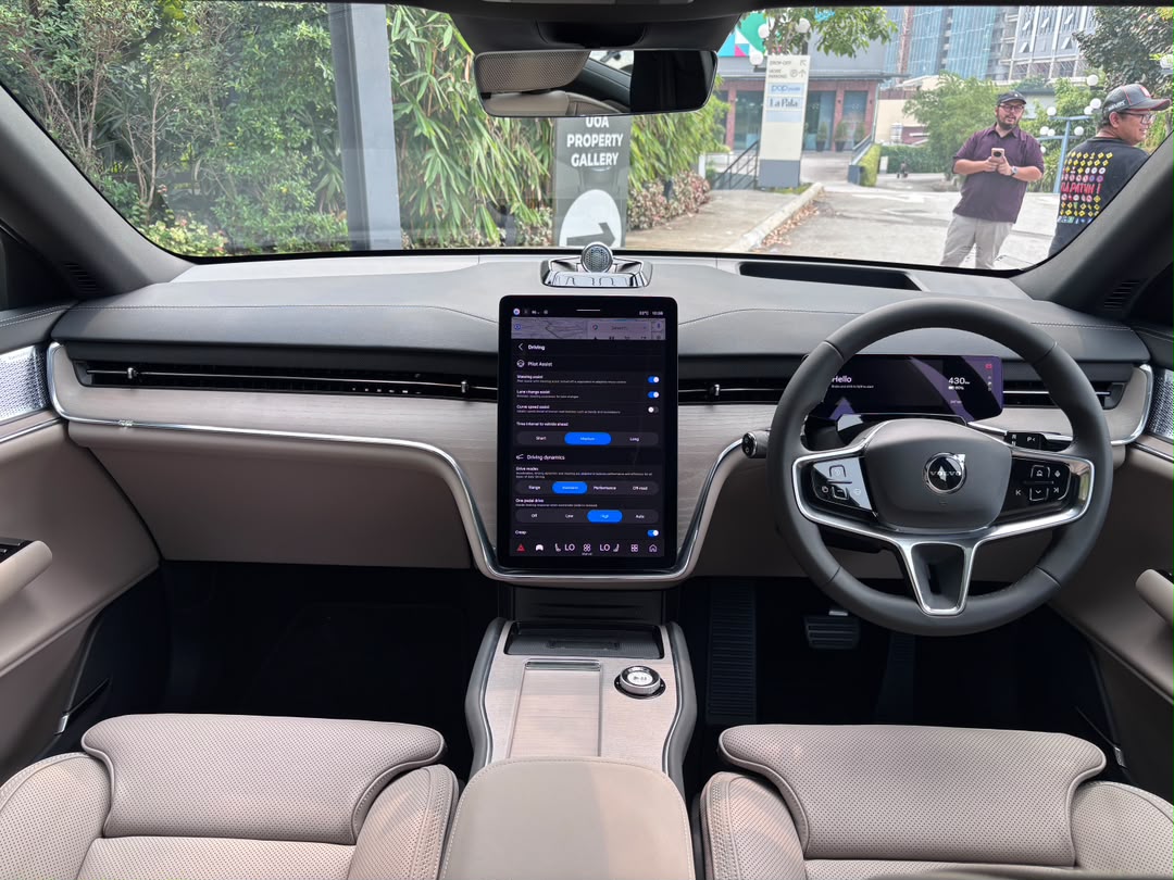 CarzAutomedia-SN-Volvo-EX90-Launched-9.jpeg