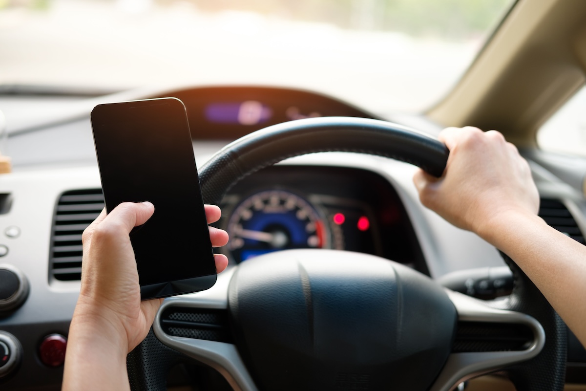 phone-holding-driving.jpg