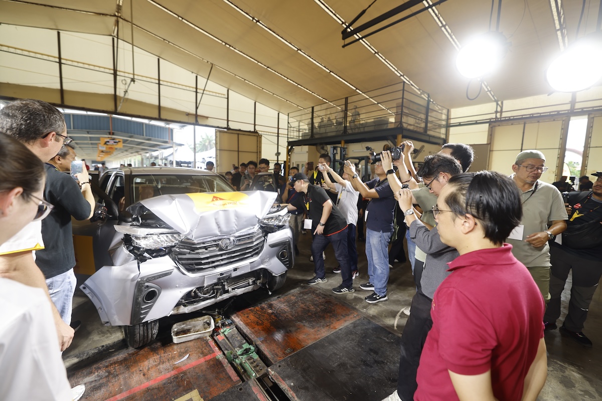 SIKA-MIROS-windscreen-crash-test-2.jpg