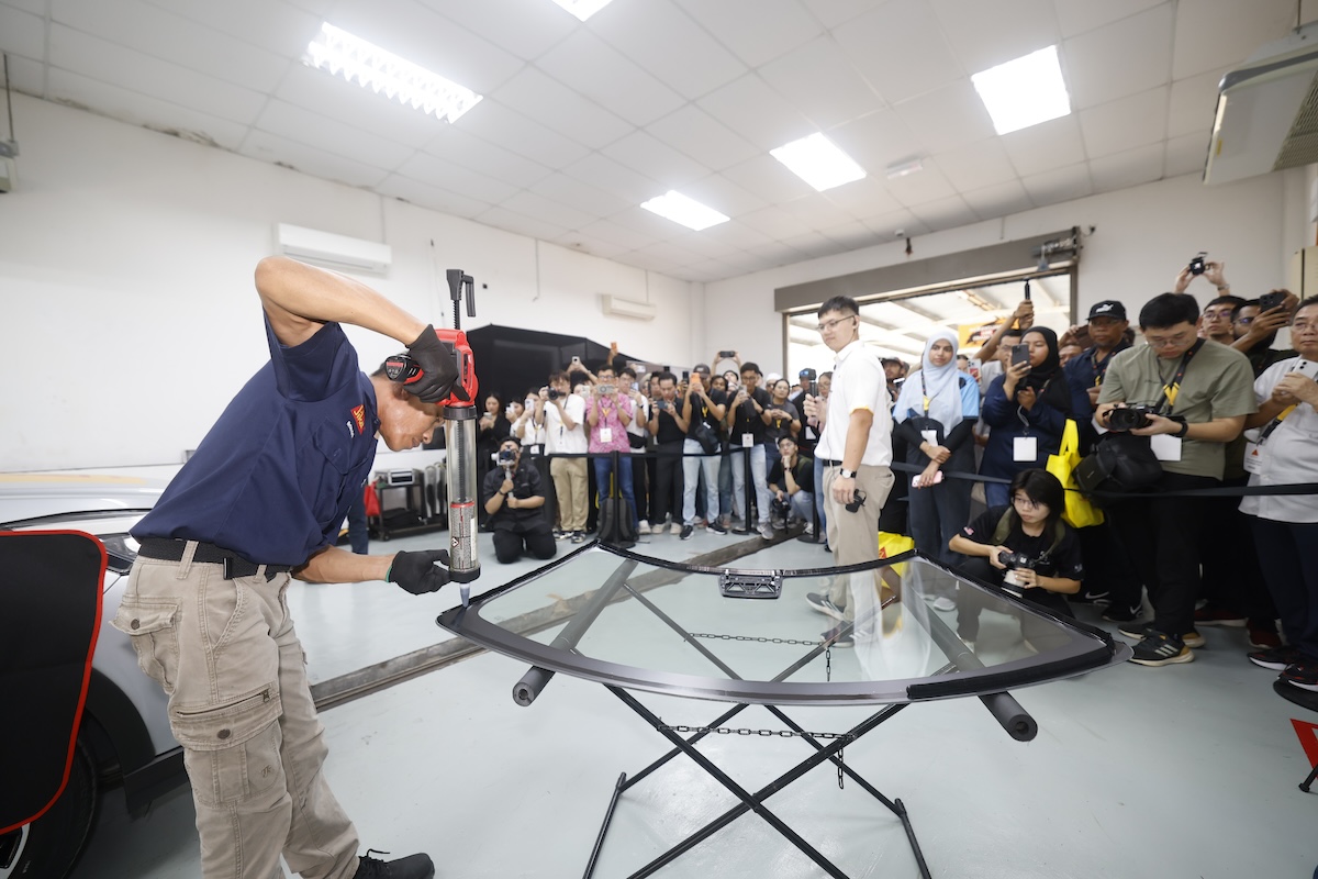 SIKA-MIROS-windscreen-crash-test-1.jpg