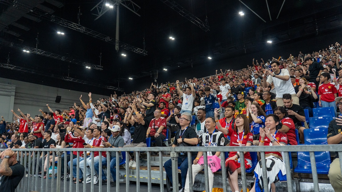 Indoor-Stadium-Crowd-Cheering-01.jpg