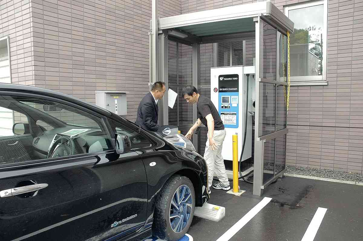 japan-ev-charger.jpg